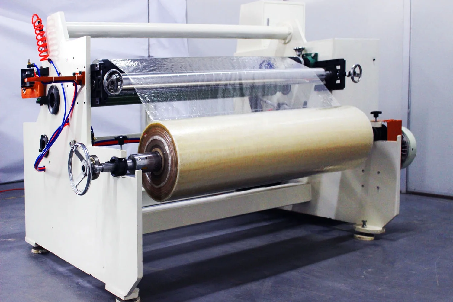 High speed jumbo roll adhesive tape rewinder machine