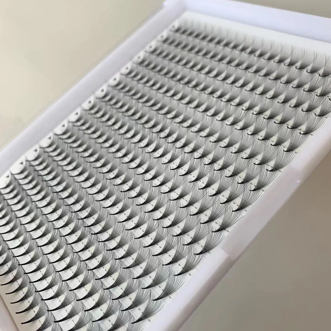 Wholesale High Quality Ultra Dark Premade Volume Fans Thin Base Eyelashes 10D 12D 14D 16D 20D