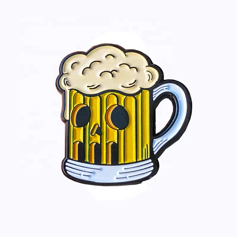 Custom Beer Mug Shape Lapel Pin Fun Beer Mug Filled With Beer Black Nickel Metal Soft Enamel Mens Suit Pins for Clothes Bag Gift