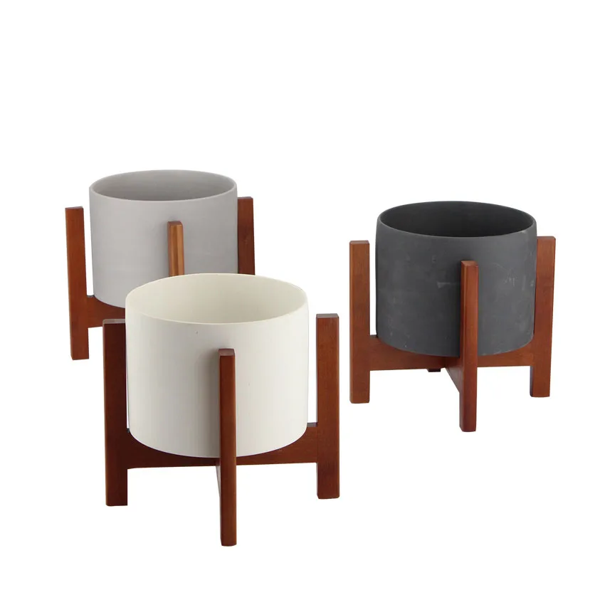 Белые цилиндрические керамические горшки для растений с бамбуковой подставкой