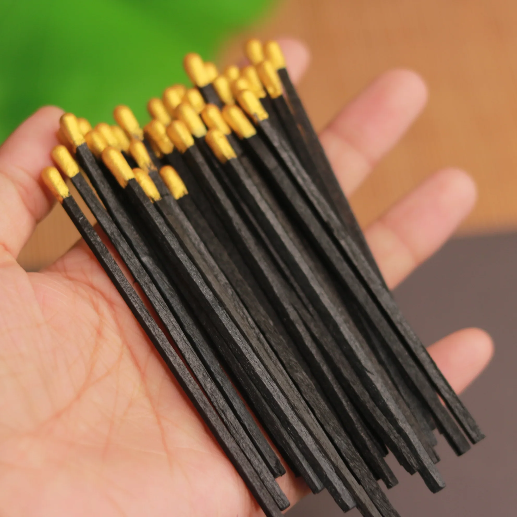 2024 New Factory bulk matches in Black stick golden tip matches extra long black wooden luxury golden bulk 4 inches matches