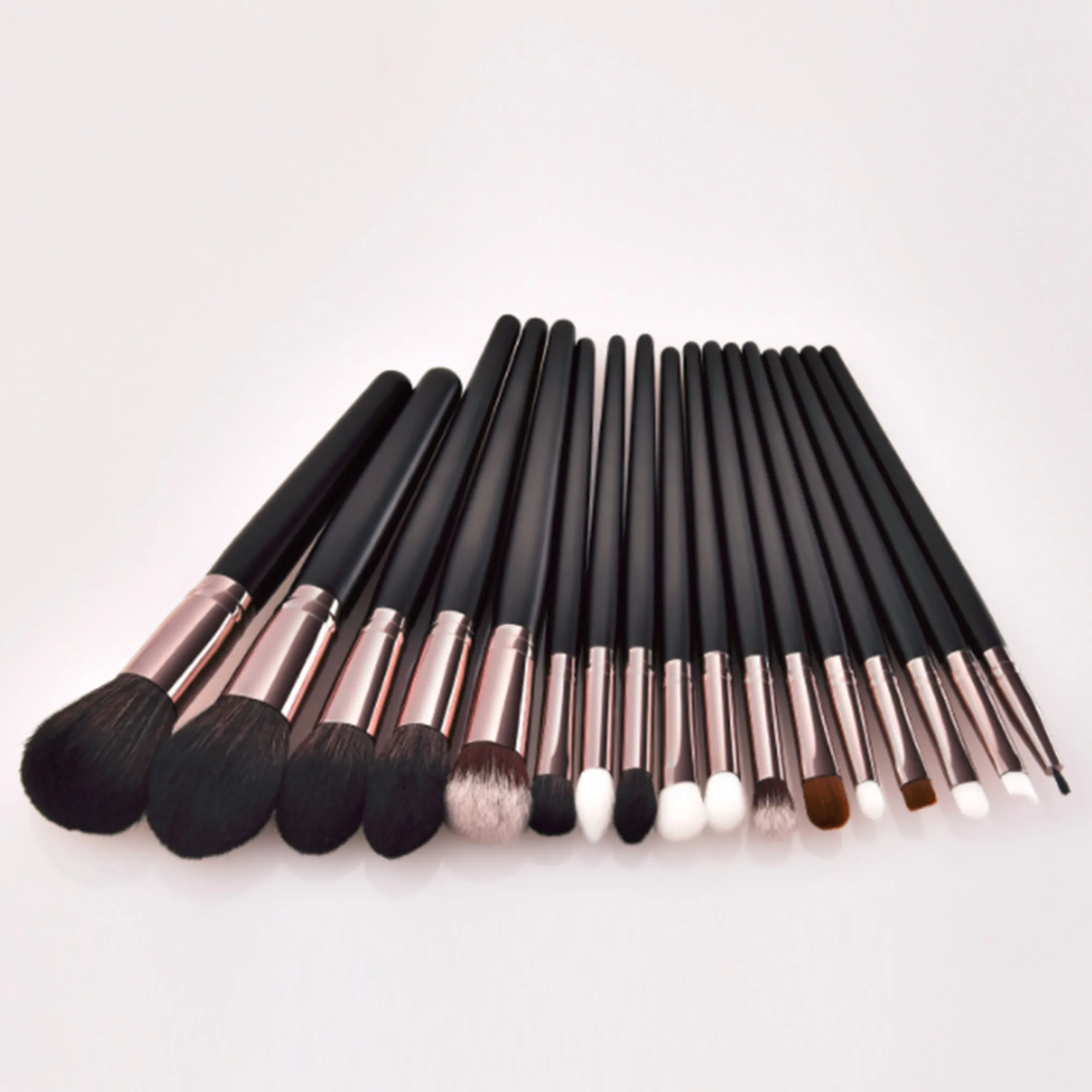 custom wholesale 17pcs makeup sets brushes make-up kits wooden make up brush set Shenzhen supplier