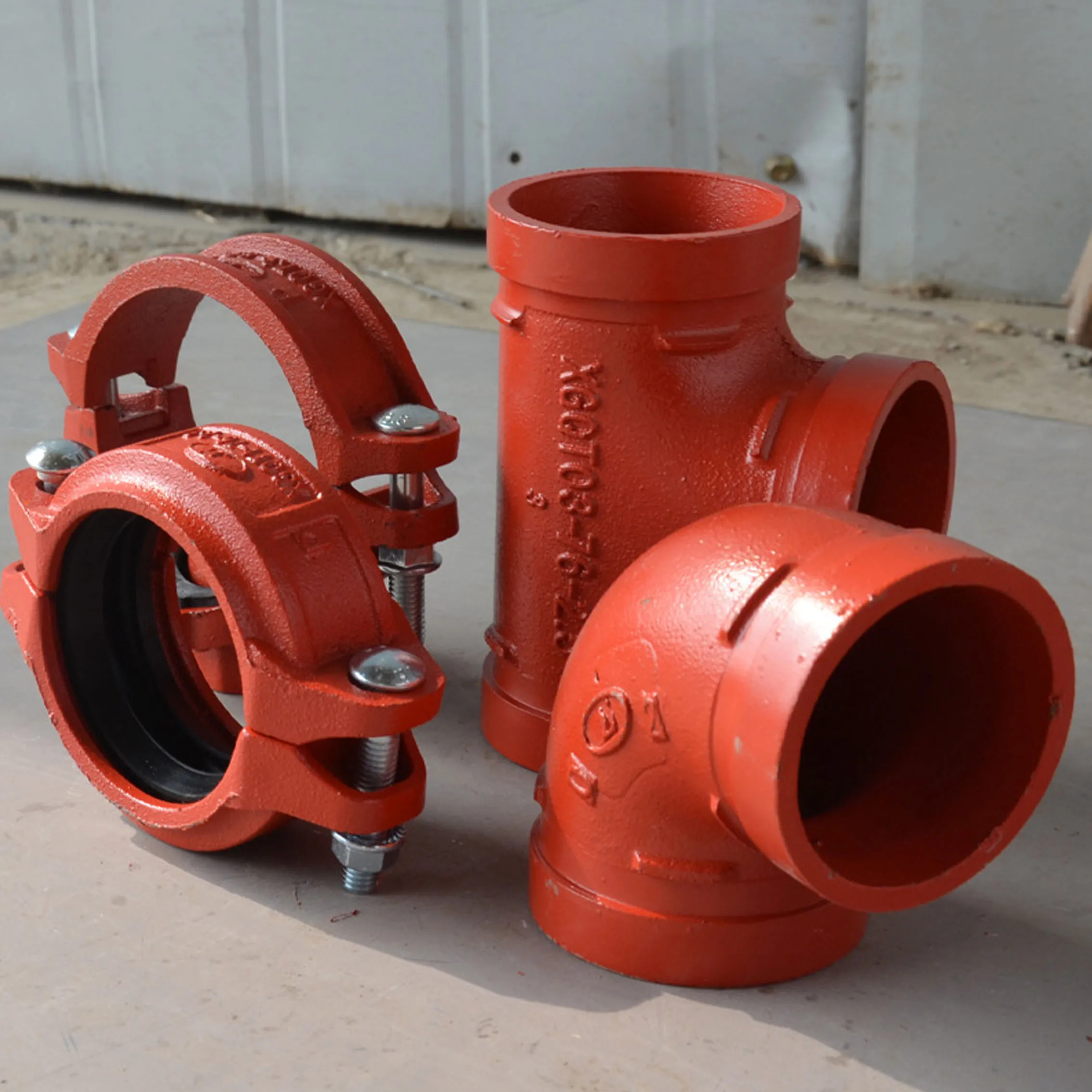 Высокопластичный чугун ASTM A536 65-45-12 300 ~ 500 psi красная картина/горячеоцинкованный рифленый 90 ° локоть