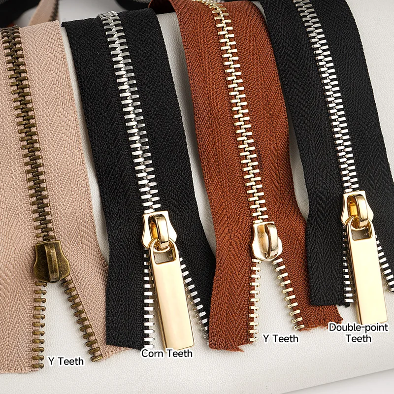 Wholesale Cheap Colorful 5# Garment Zipper Roll #5 Brass Teeth Metal Zips Custom Zipper Tape 5 Long Chain Metal Zipper for Bag
