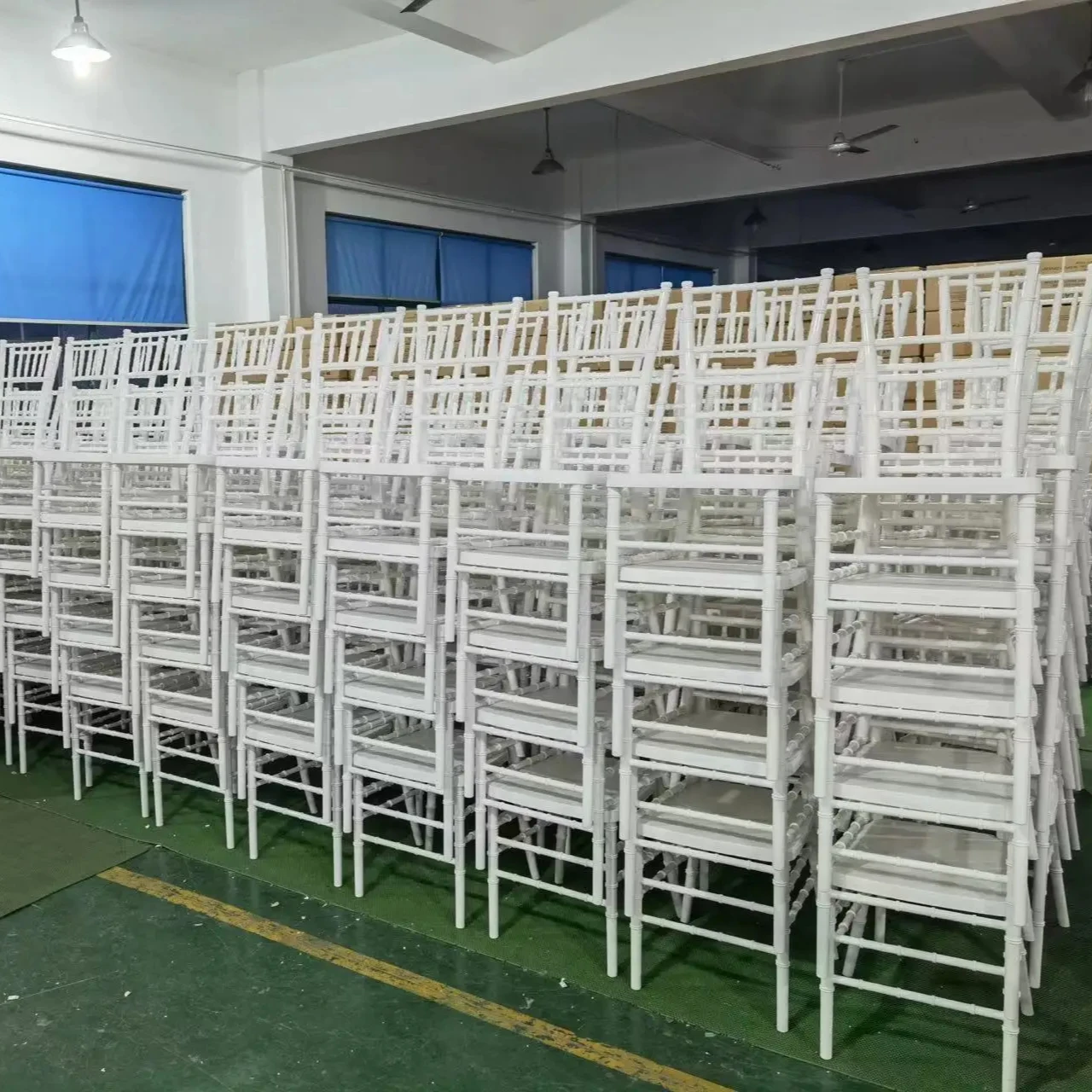Annual hot sale Stackable custom color wedding banquet hotel adults resin white chivari chairs