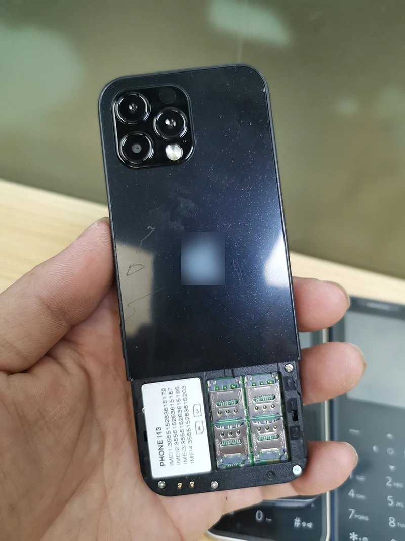 High Quality 2.4 Inch Quad Sim card 4 sim card Ultra Thin Metal Frame Mobile Phone Feature Phone