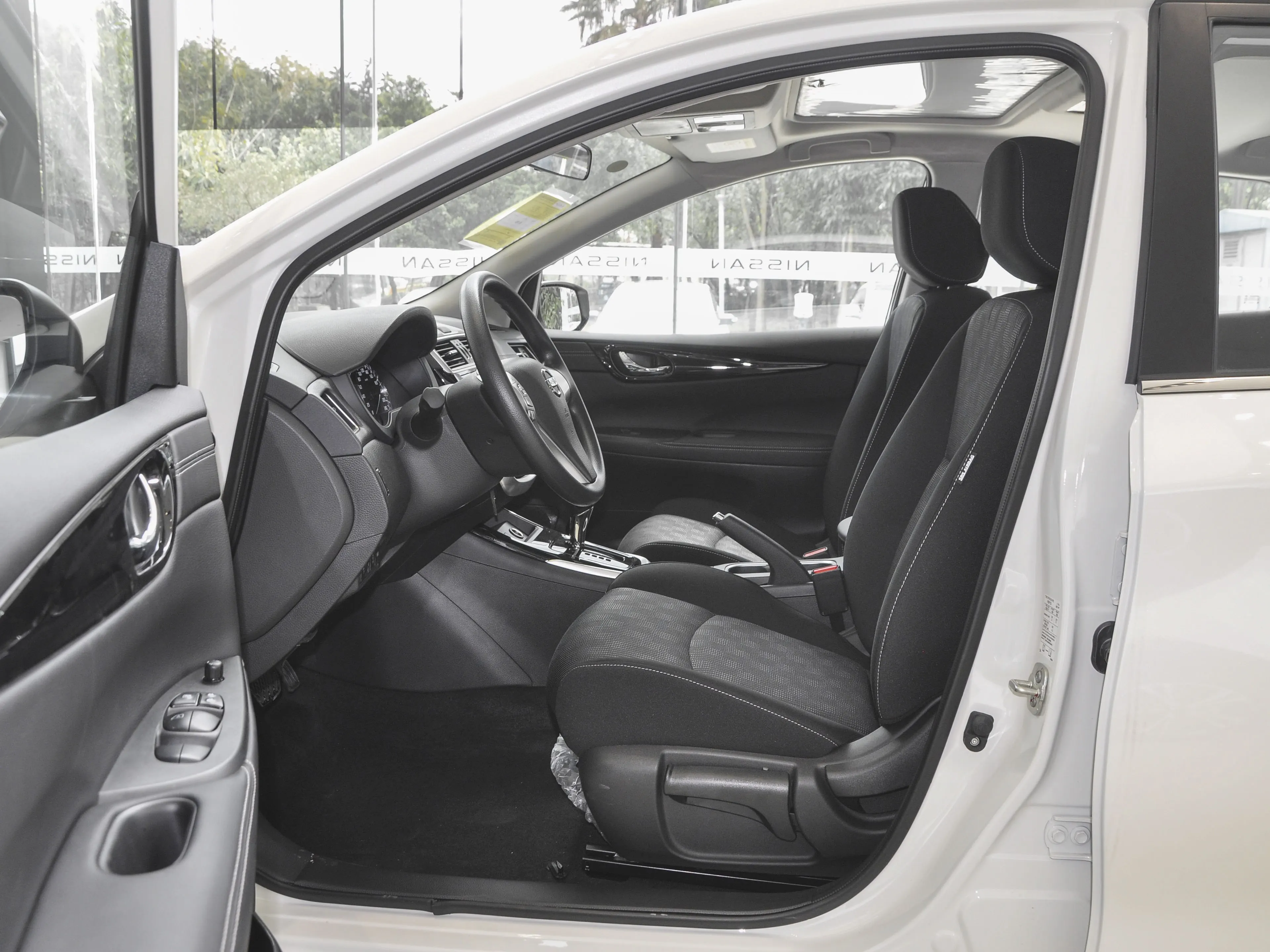 2023 Dongfeng Nissan TIIDA 1.6L левый бензин бензиновые автомобили для продажи автоматическое ручное топливо произведенные в Китае