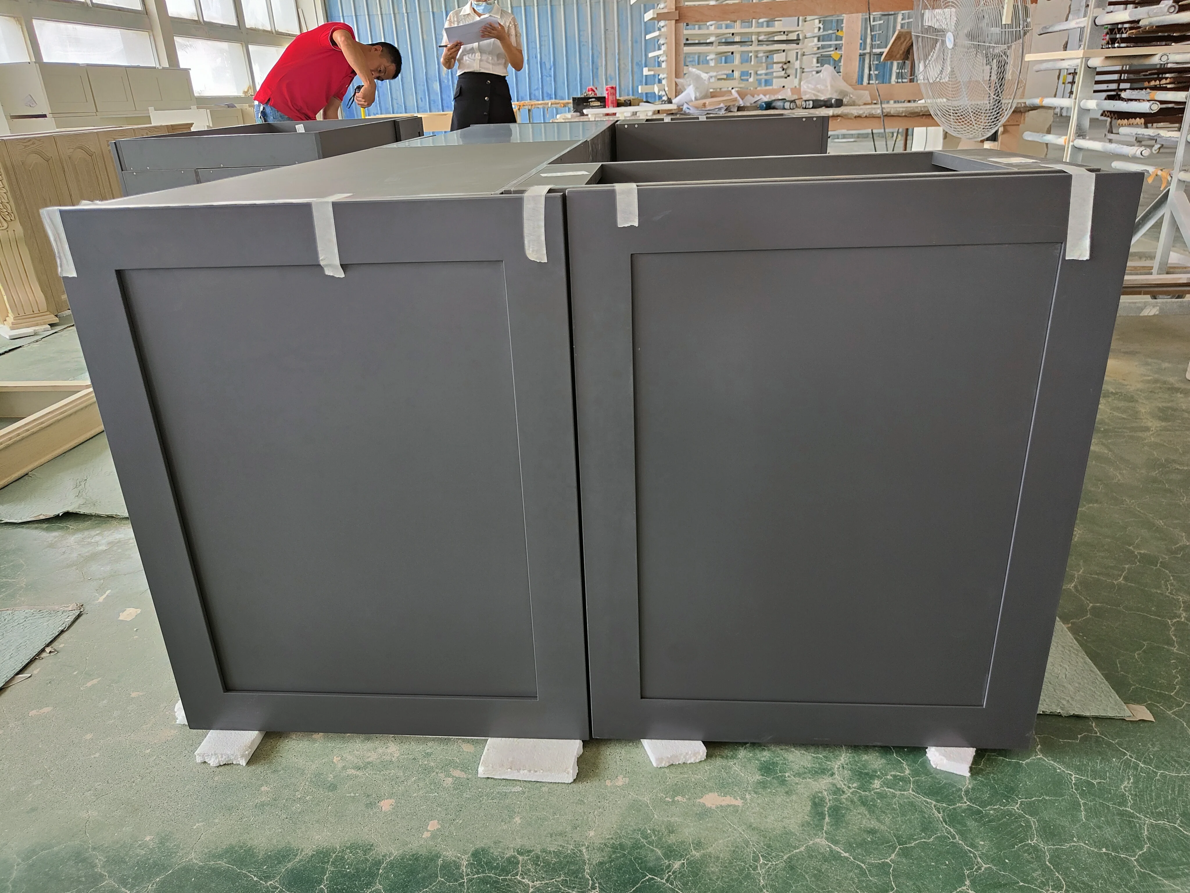 Classic U-Shape Kitchen With Gray Solid Wood Shaker Door Cabinet Large Island Custom Kitchen Cupboard