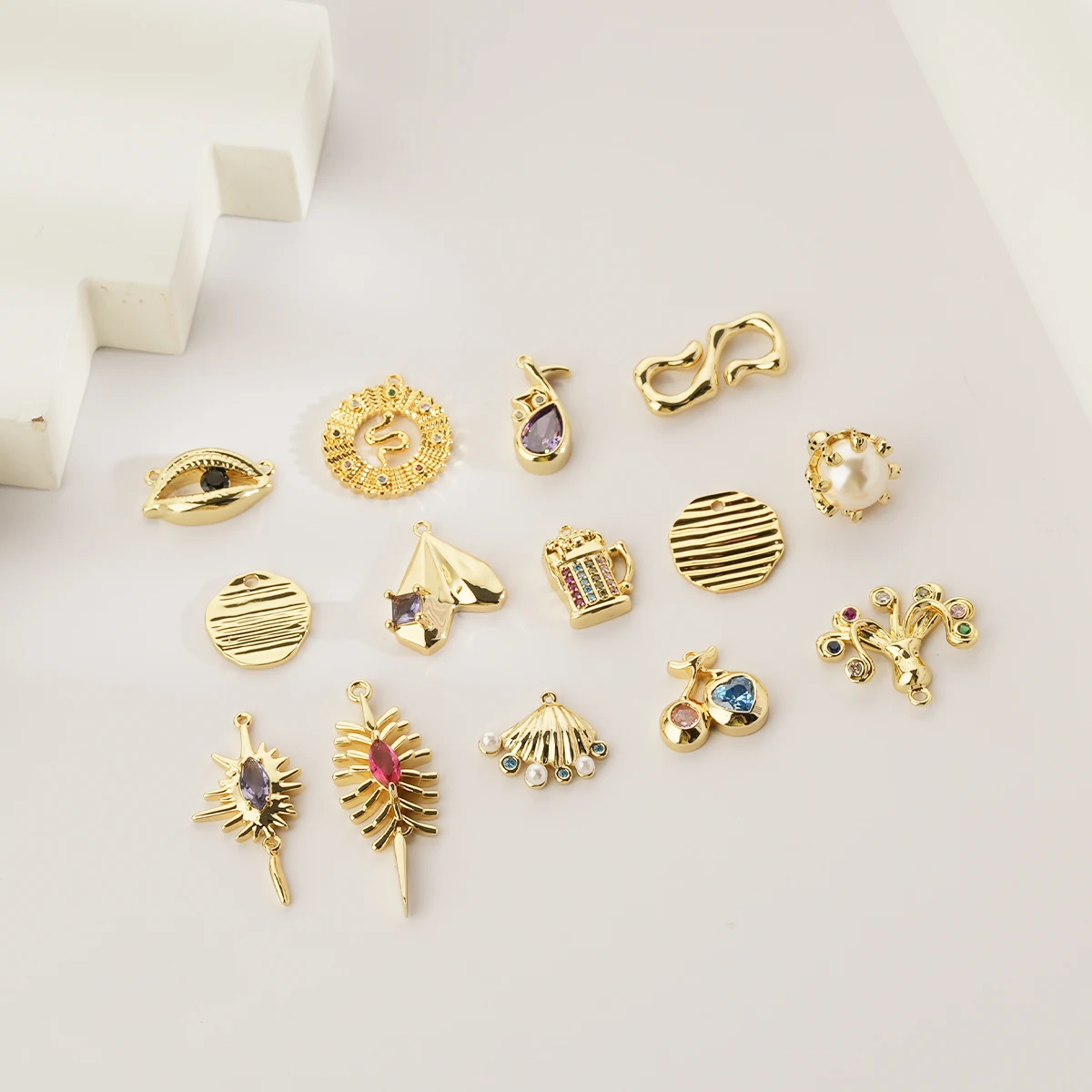 Wholesale Crystal Pearl Design Jewelry Accessories Copper Charms For Necklace Bracelet Jewelry Making