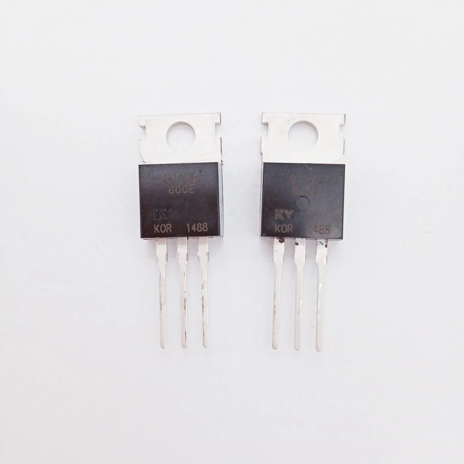  MOSFET P-Channel NPN транзистор регулятор напряжения