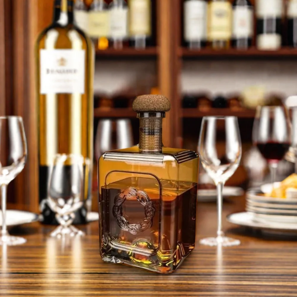 Customized handmade high borosilicate glass high-end whiskey, vodka, brandy glass bottles