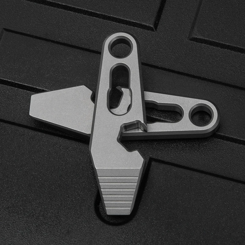 Free Sample Mini Titanium Alloy Integrated Multifunctional Combination Tool Quick Hanging Bottle Opener Wrench Bit Hand Tools