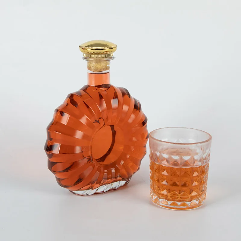 Classical Flat Round Carving 500 Ml 700 Ml 750 Ml Xo Brandy Glass Bottle Clear Spirits Liquor Bottle with Cork Stopper