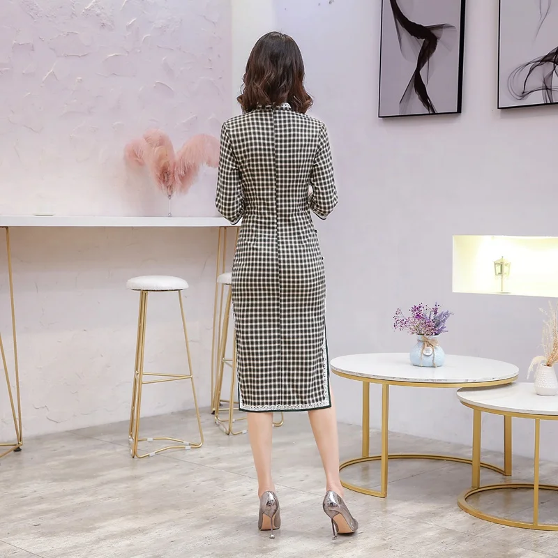 
Traditional Chinese Cheongsam half sleeve slim Qipao lace trim Wedding Dress For Women 