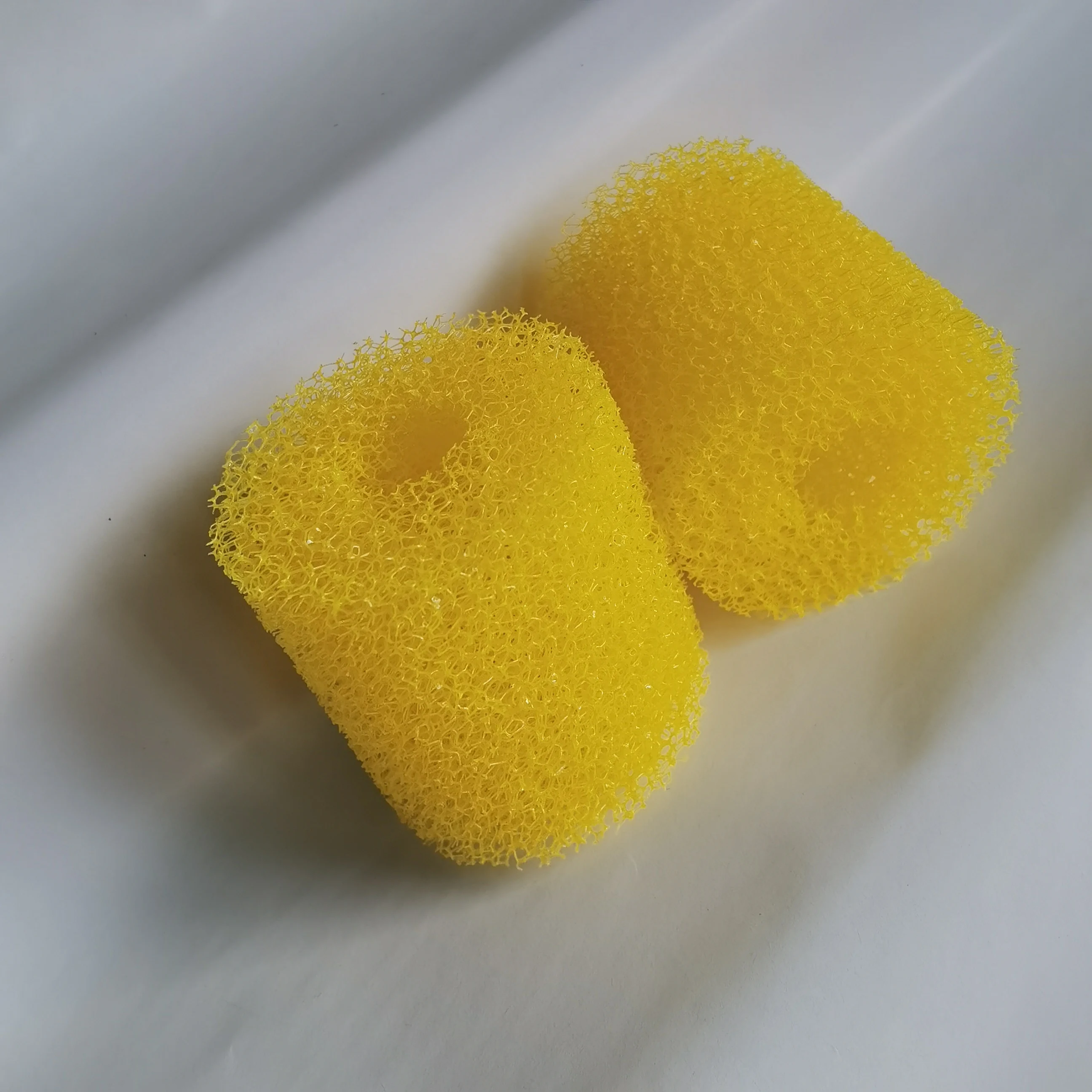 Губка для фильтра для аквариума с желтыми рыбками