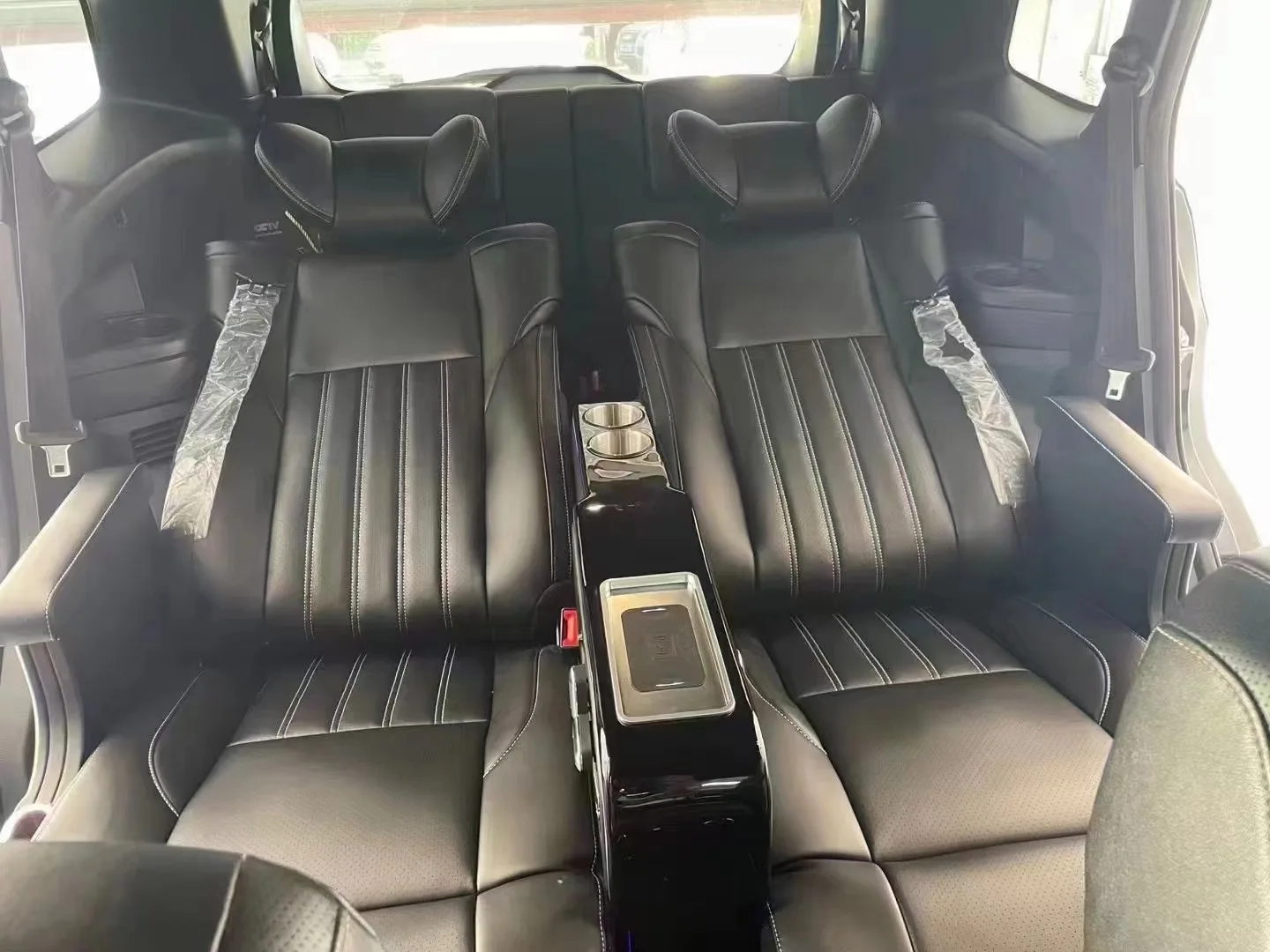2023 new design luxury SUV car rear seat with cup hold for FORD Everest