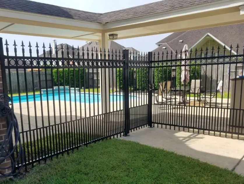 High quality Fencing Spearhead Iron Fence Panels Black Tubular Metal Fence for hot sale