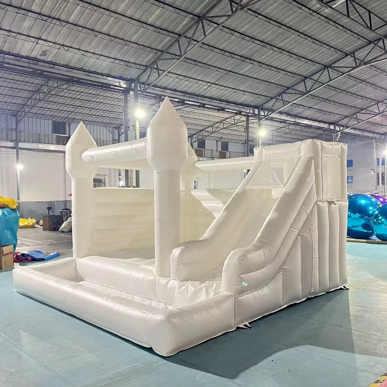 2024 Hot Sale Best Quality Inflatable white Bouncer 0.55mm PVC Tarpaulin with Plato Jumping Castle Games
