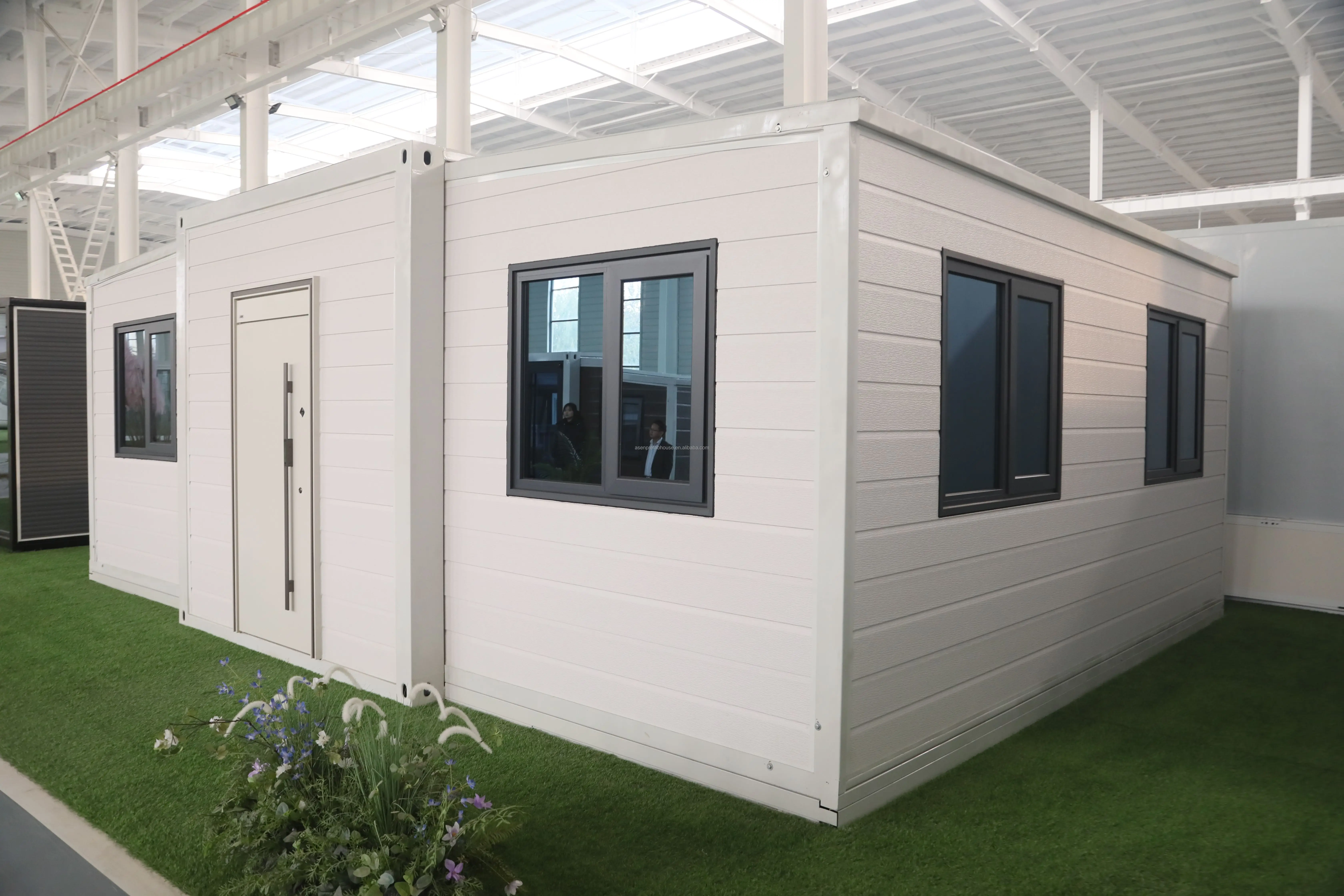 20ft 40ft Customized Luxury Movable Prefab Expandable Container Folding House
