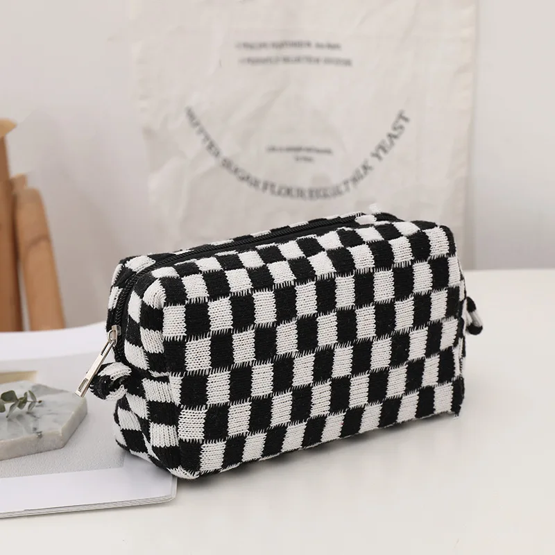 Women Fashion Checkerboard Lattice Custom Promotional Cosmetic Bag Knitted Fabric Cosmetic Organizer Zipper Pouch for Makeup ODM