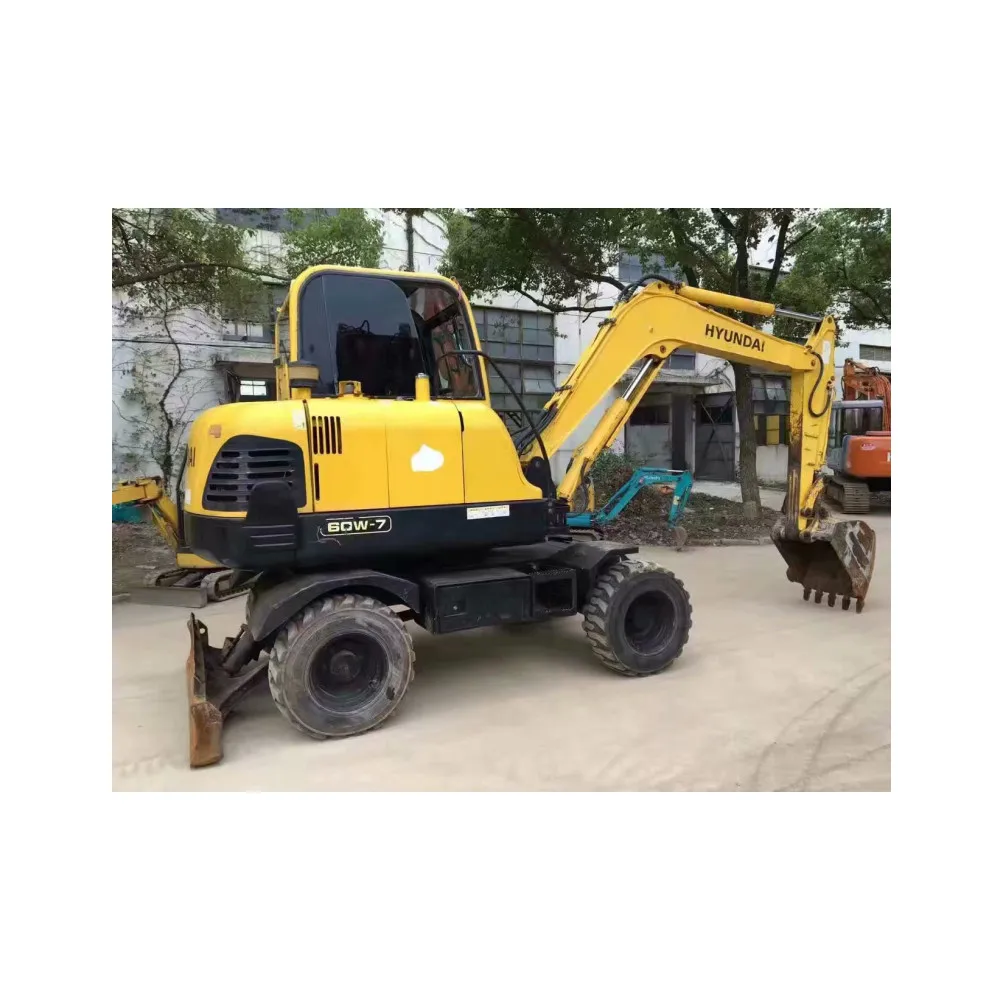 6 Ton Operating Weight Wheel Type Korean Excavator Hyundai R60 R60W R60W-7 Second Hand Rubber Tyred