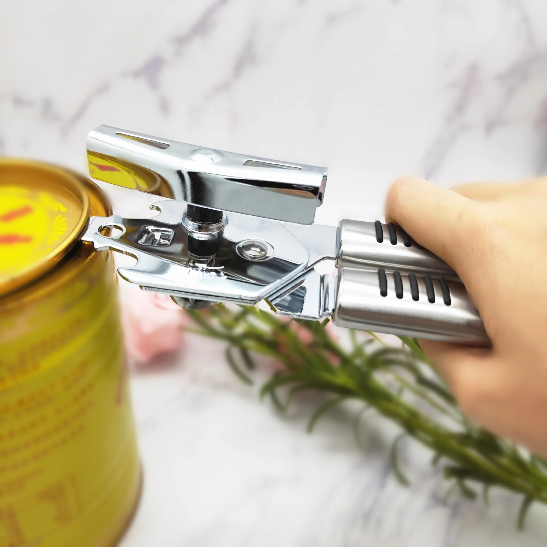 Easy to Use Versatile Lightweight Can Tin Best Manual 3-in-1 Can Opener with Stainless Steel Tube Handle Smooth Edge Can Opener