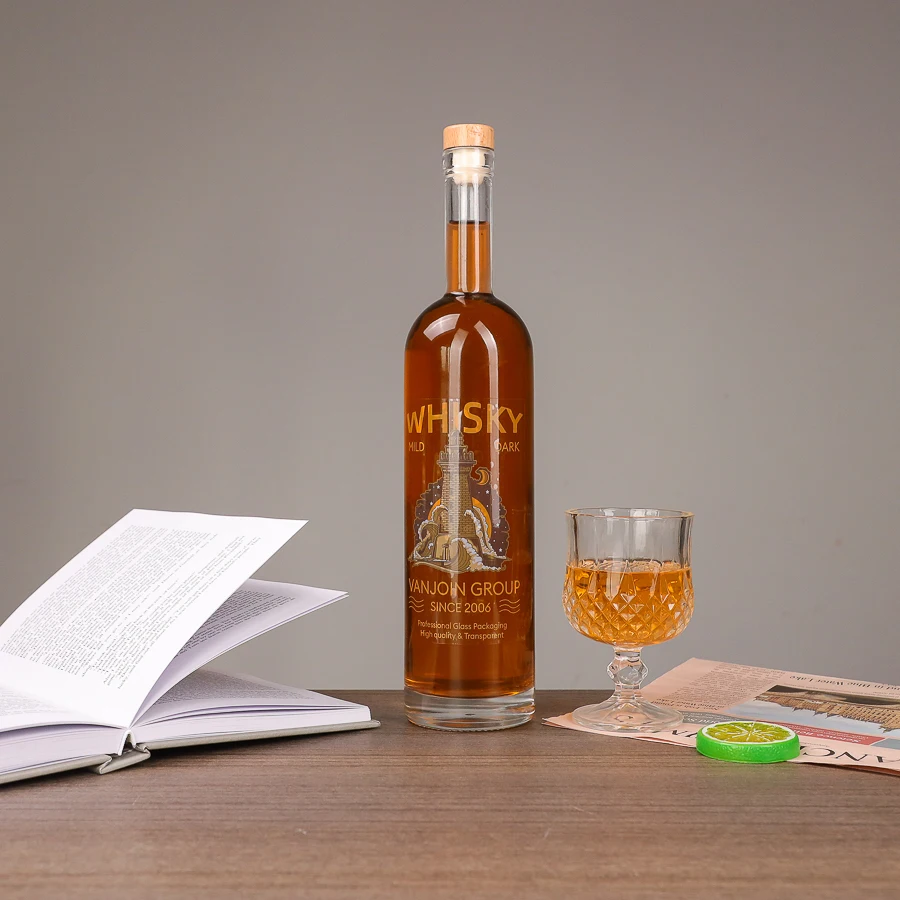750 ml Transparent flint glass bottle liquor wine whisky vodka tall and thin glass bottles with wooden cork top