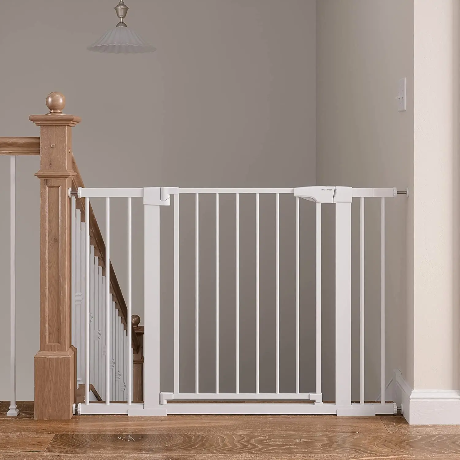 26-43 Auto Close Baby/Dog Gate for Stairs, Threshold-Free Design Easy Swing Doorway Baby Pet Gate, with Extra-Wide Walk Door