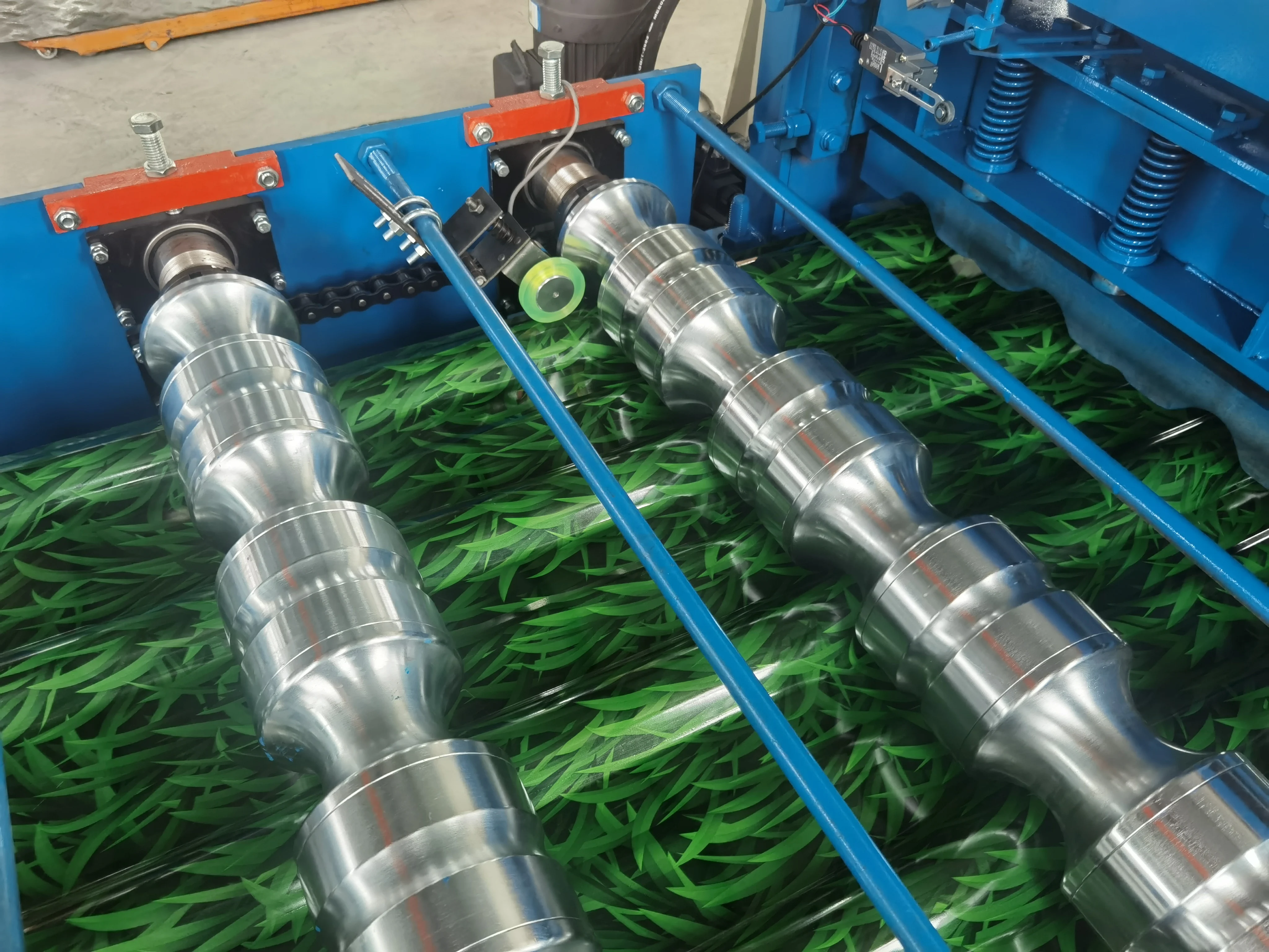 latest design automatic building material single layer step nigeria metcopo tile roll forming machine manufacturer