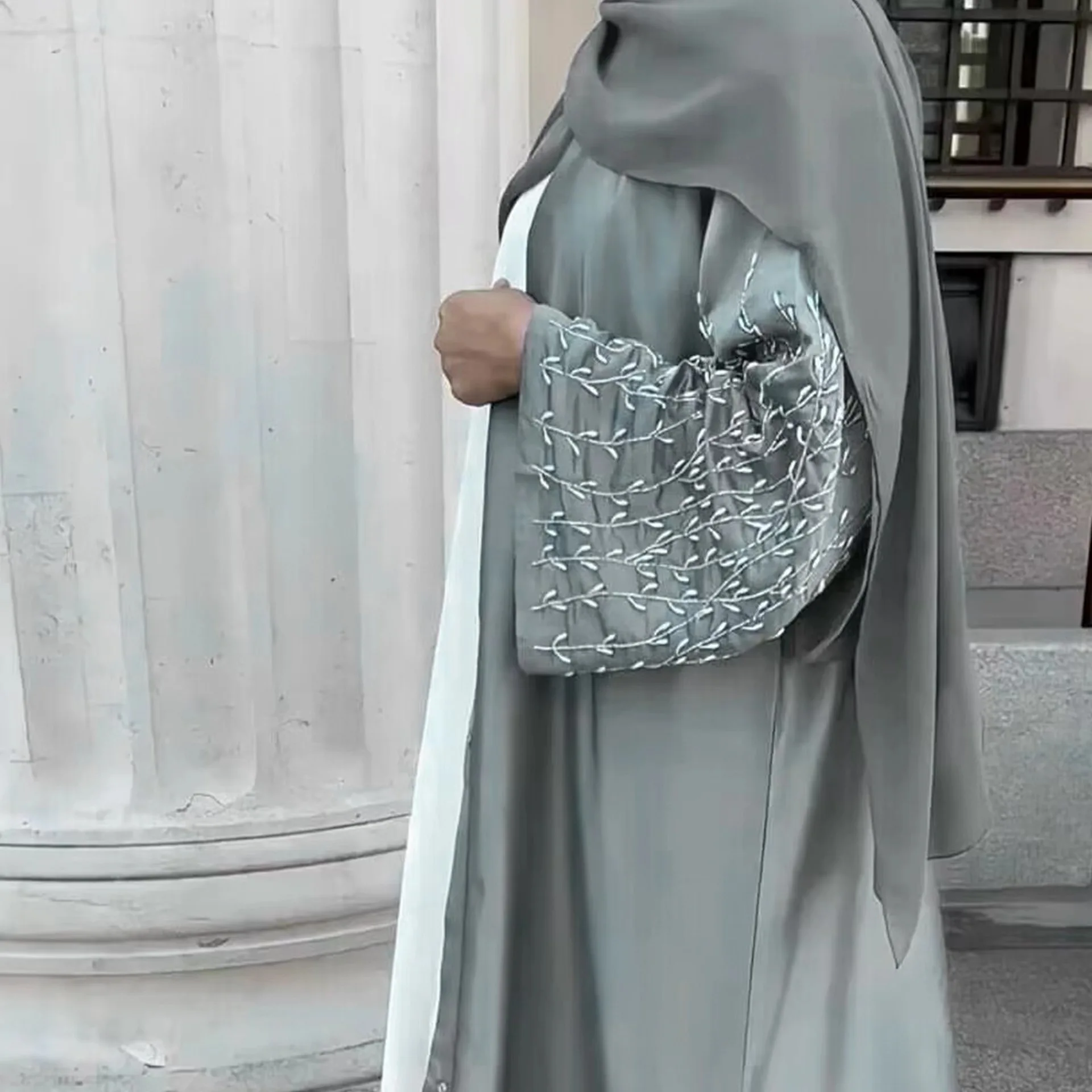 Loriya Manufacturer Turkey Modest Dubai Abaya Luxury Abaya with Handmade Beads Women Muslim Dress