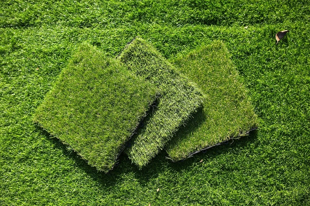 Оптовая продажа легкая установка напольное покрытие искусственная трава переплетенная настильная плитка