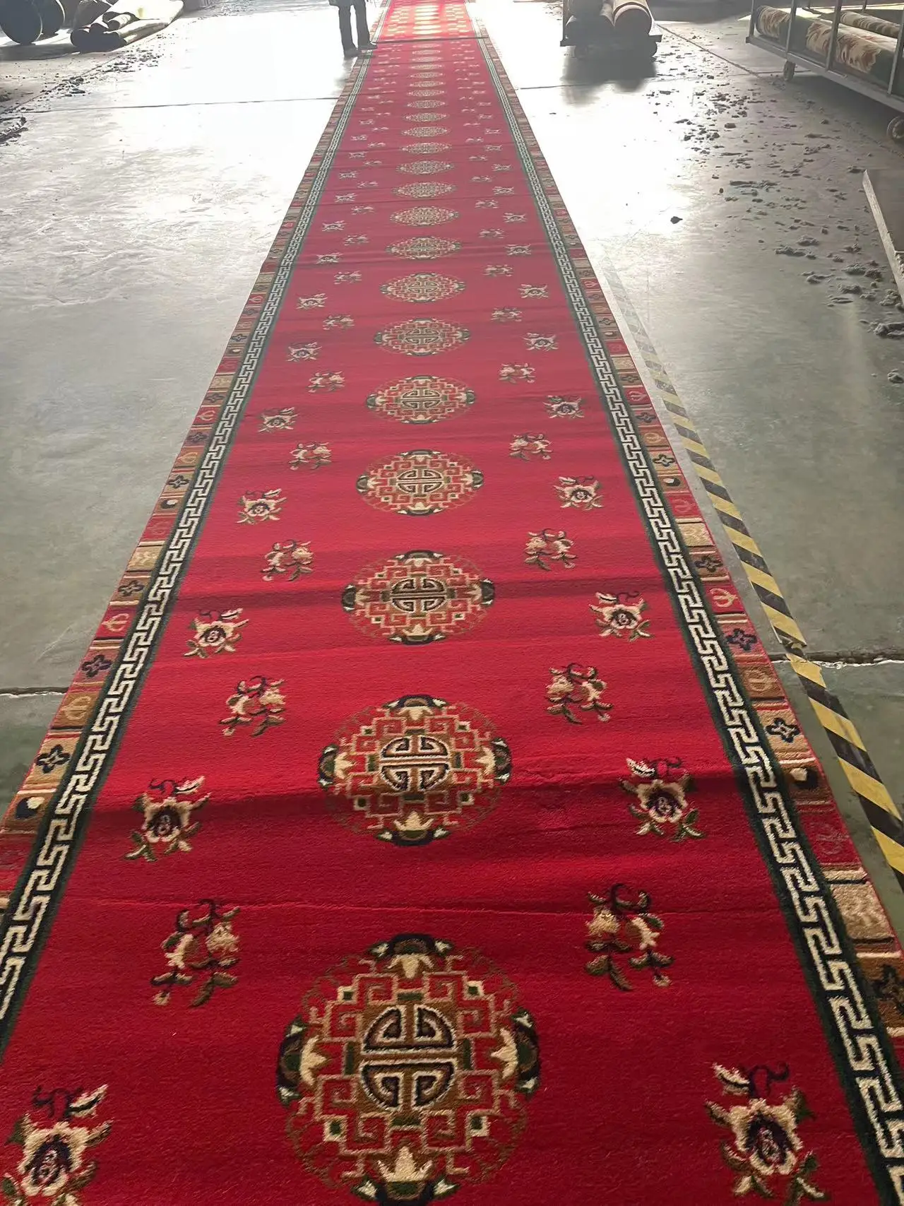 Wilton Comfortable Non-Slip Prayer Mat Easy to Clean Washable Mosque Carpet Jute and Polypropylene Machine Made for Home Use