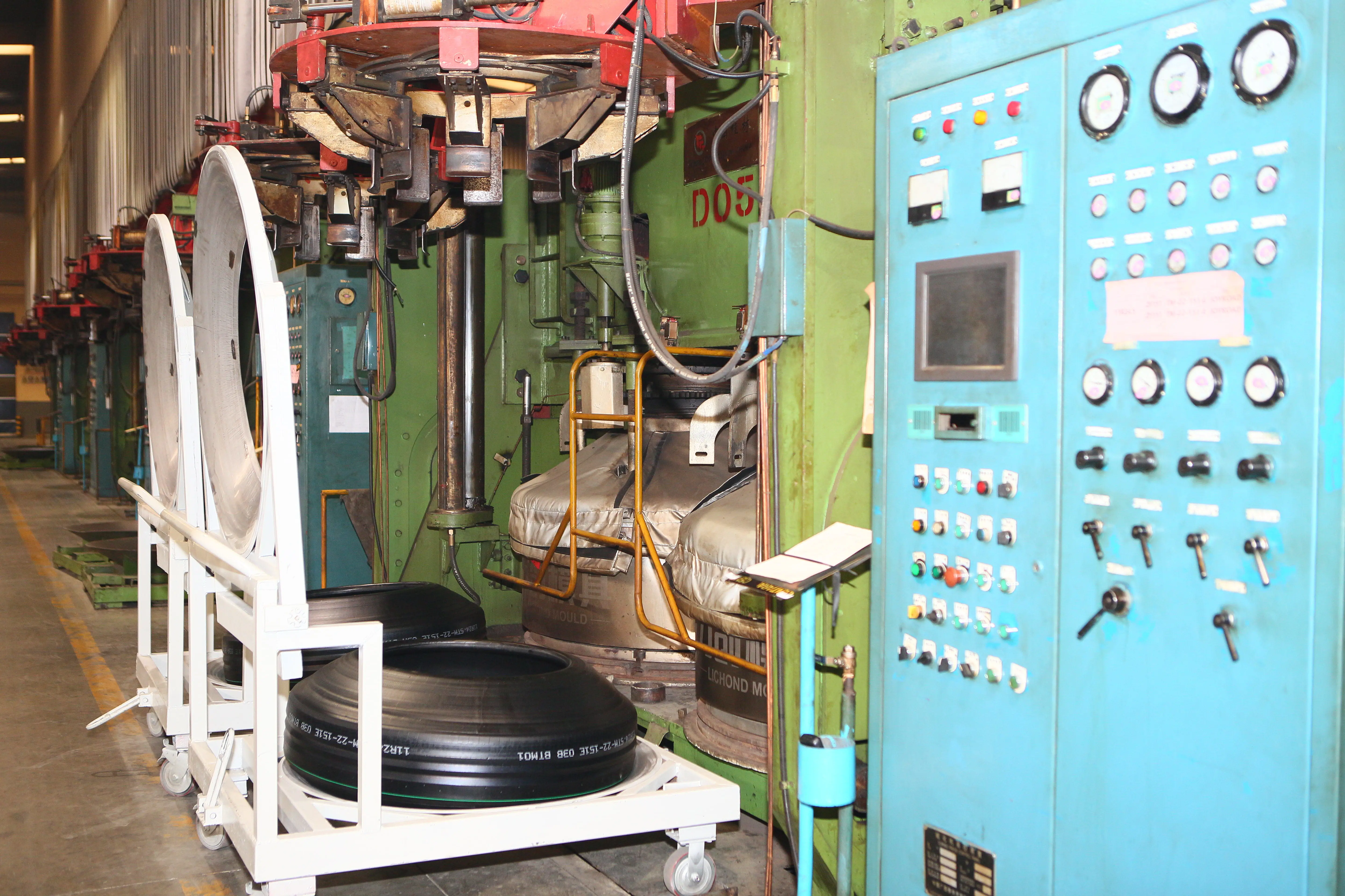 Best price of new design natural rubber material two years warranty chinese tire brands 315/80R22.5 SD708