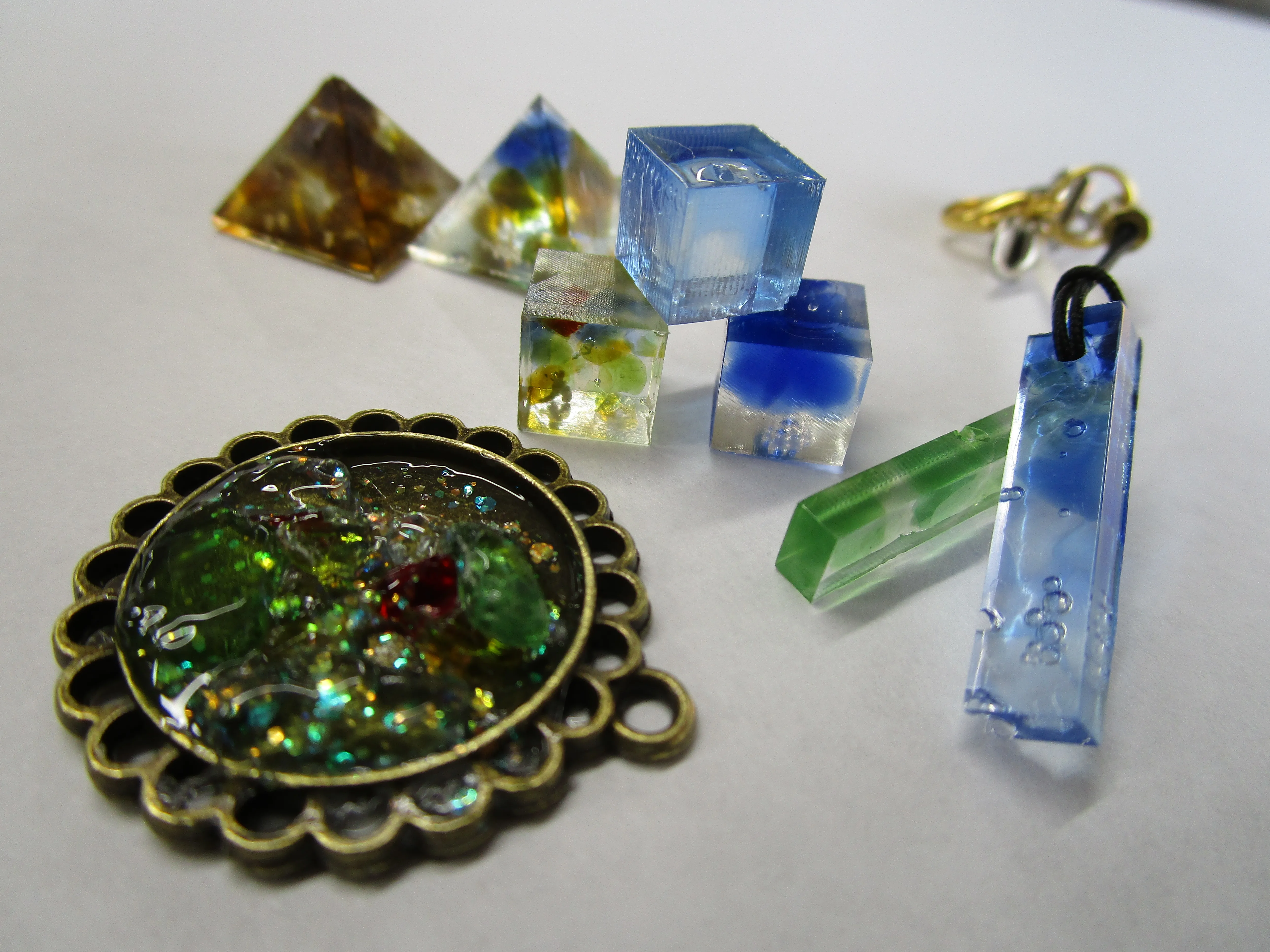 Recycled Glass Made Crystal Small Colored Garden Rocks Outdoor glass cullet