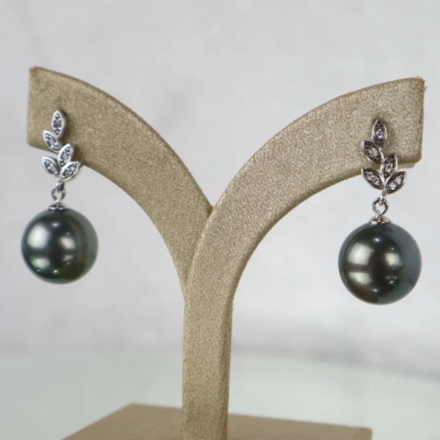 Tahitian Black Natural Seawater Pearl High Quality Excellent Luster Big Siz Material is Silver Sterling White Gold Plated CZ