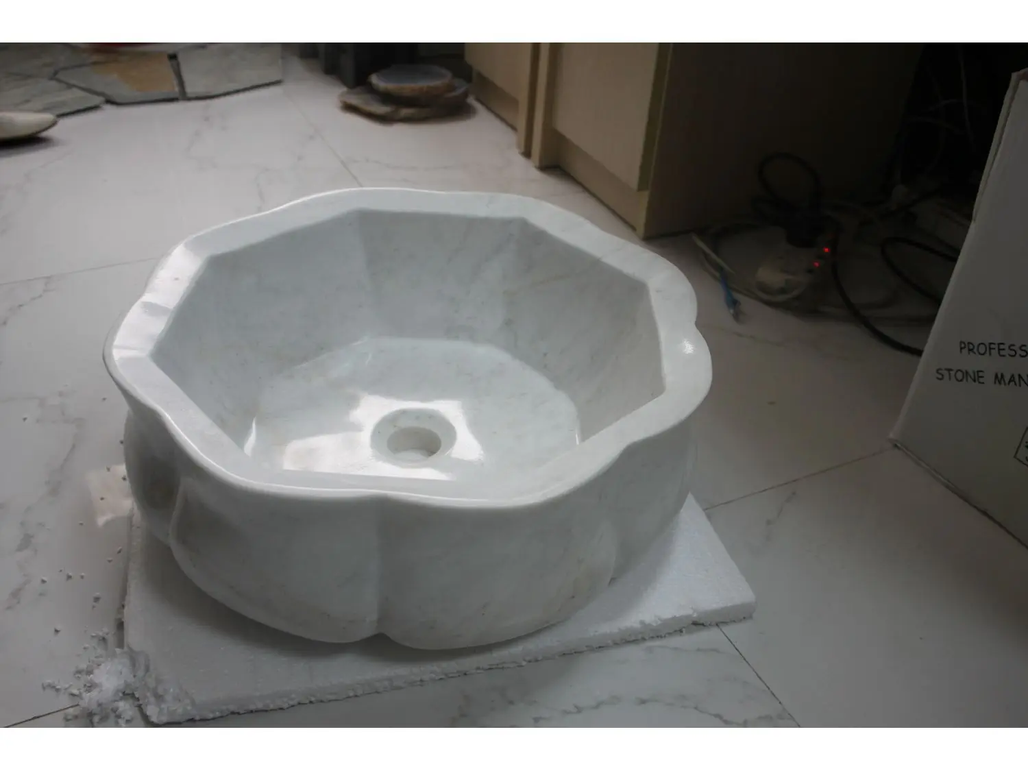 Turkish Beige Marble Carved Bath Hammam Kurna Sink For Spa Bathroom