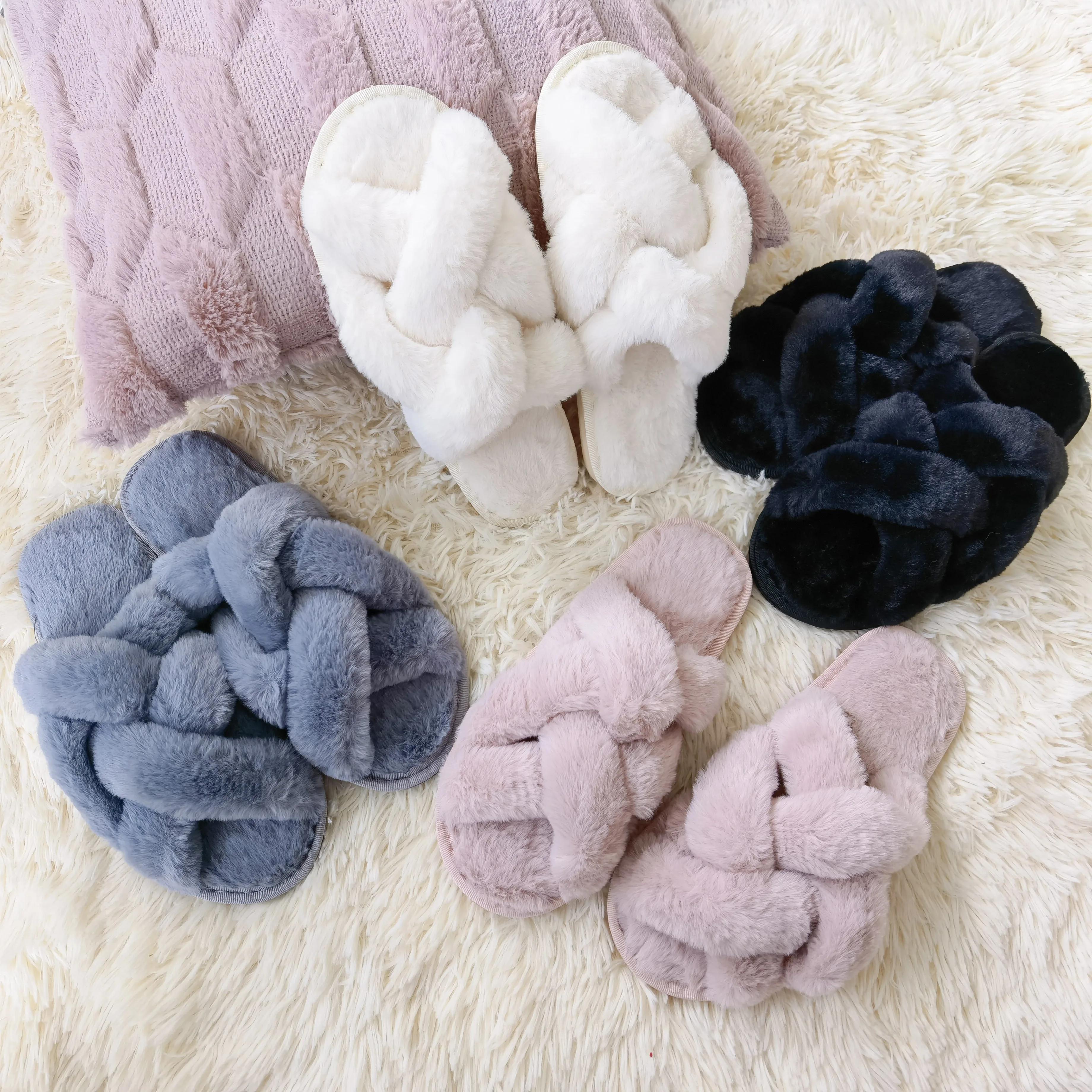 Wholesale Fashion Fur Slippers Slides Women Girls Fux Furry Plush Latest Design Alpaca Slipper