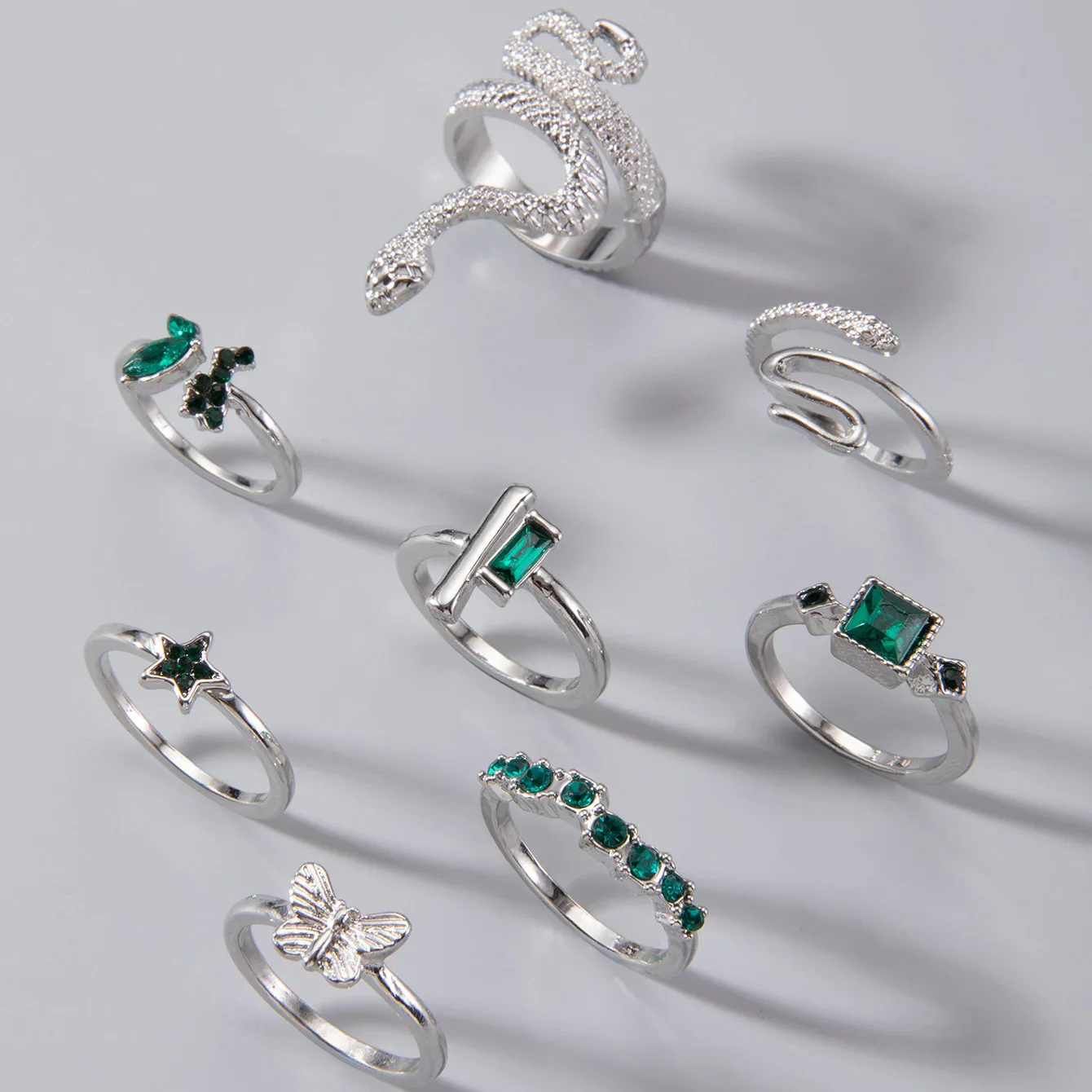 INS Trendy 8pcs/set Boho Style Green Rhinestone Butterfly Opening Ring Set for Women Star Snake Joint Rings
