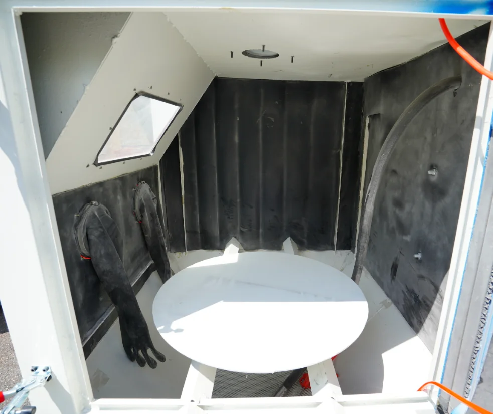 Pressure blast cabinet