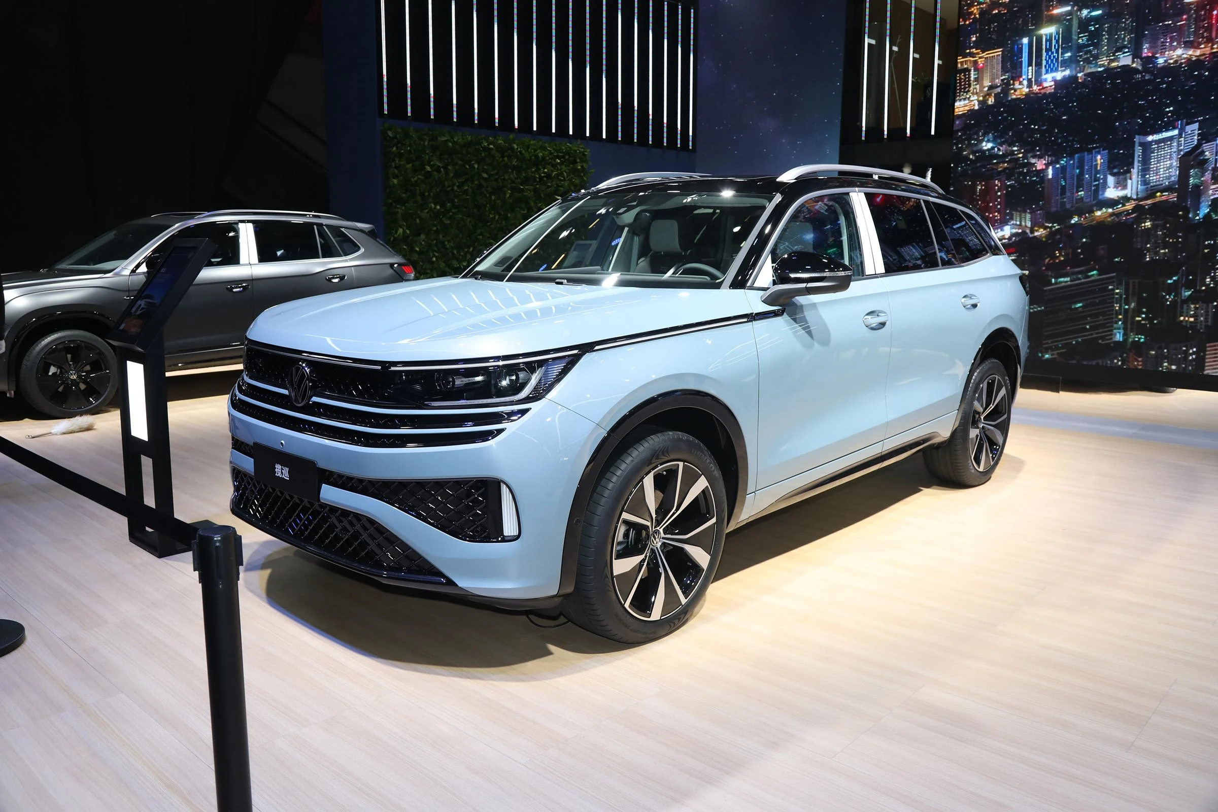 Высокопроизводительный автомобиль volkswagen цена tavendor 5 дверей и мест внедорожники среднего размера бензин
