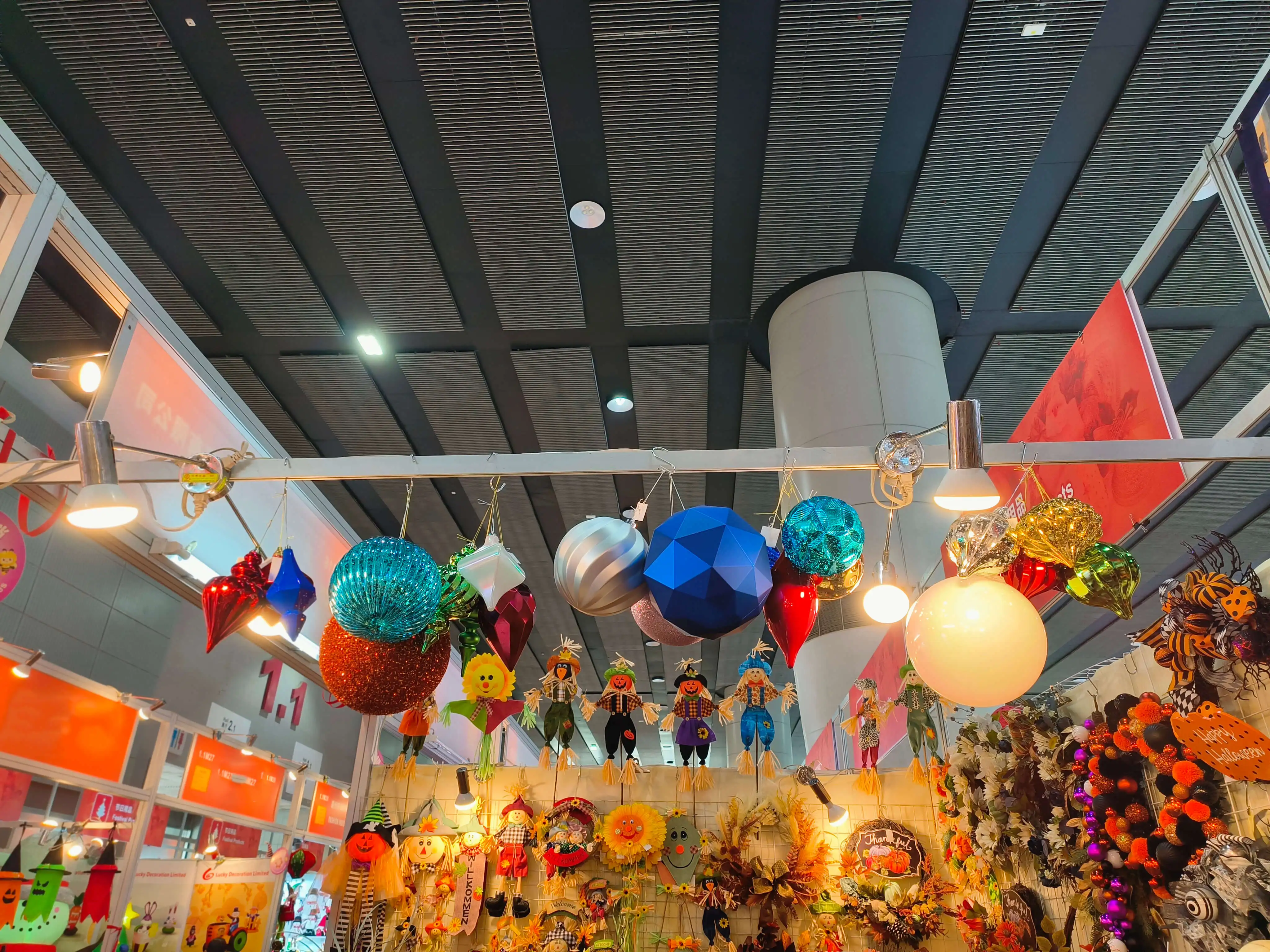 Senmasine Design Custom Special-shaped Xmas Decoration Baubles Ornaments Hanging Plastic Christmas Unique Ball