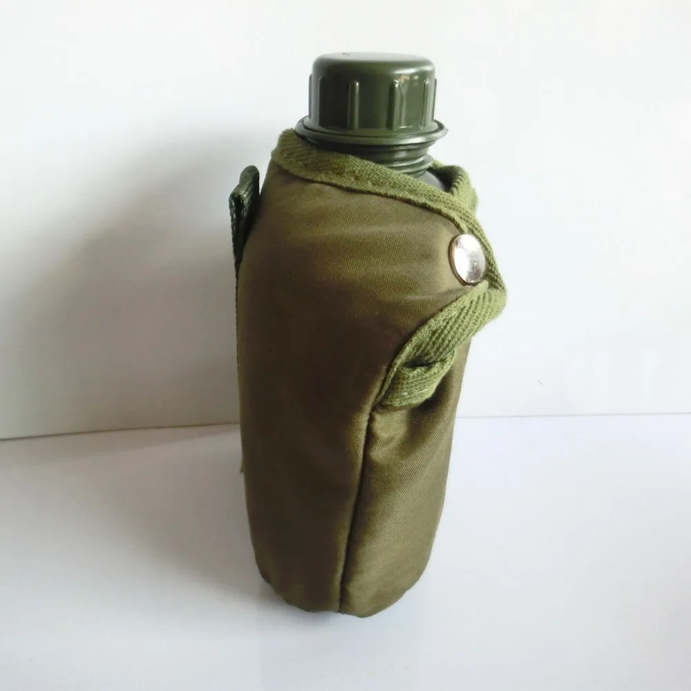 Exercise and fitness green field drinking water canteen PE water bottle for field