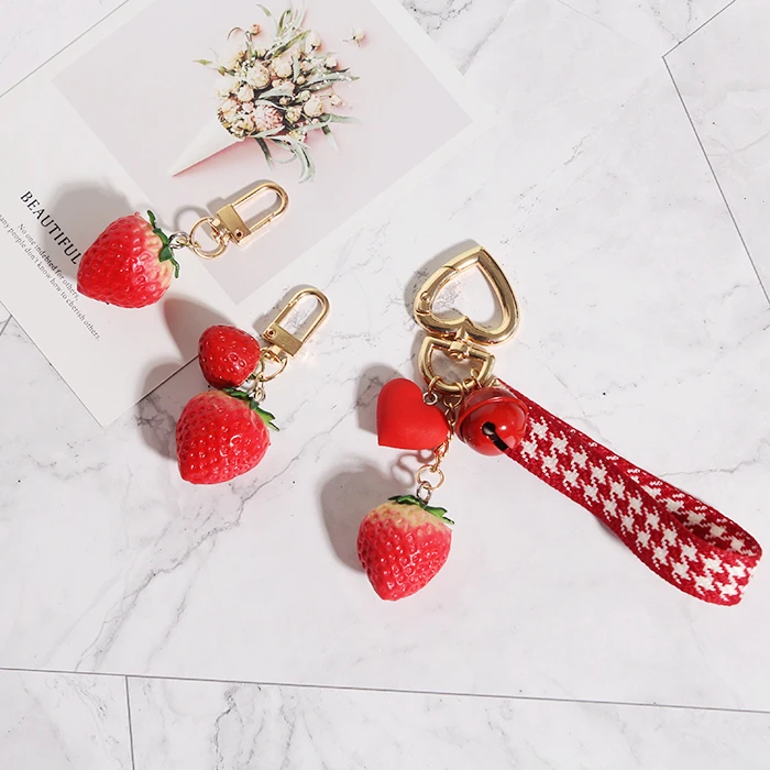 Unique key chain findings 20mm 3D fruit Strawberry Resin Charms for Pendant DIY Bracelet Womens Necklaces Jewelry DIY Making
