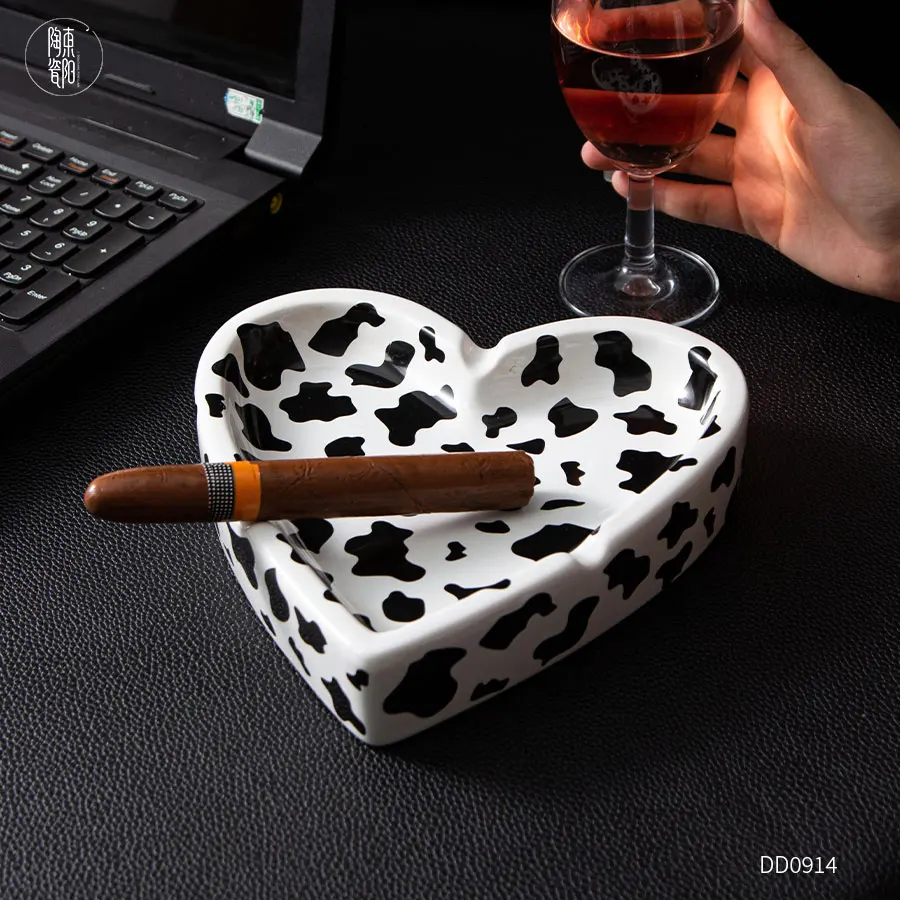 Luxury home office hotel porcelain cigar ash tray custom logo ceramic heart shaped ashtray