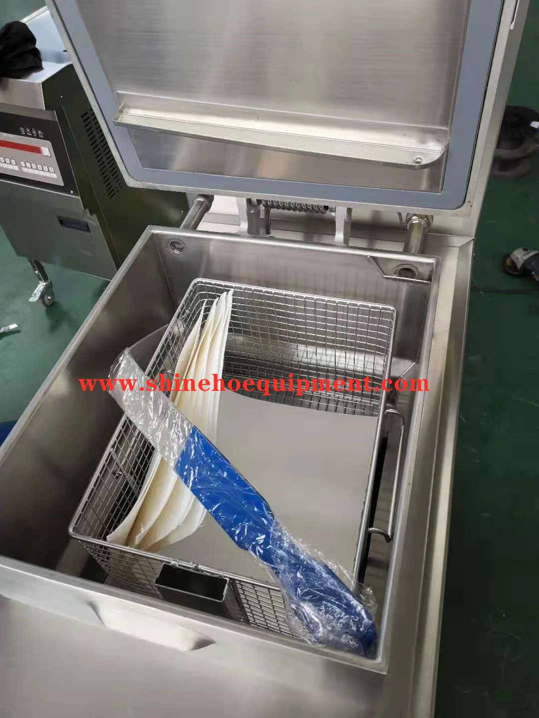 SHINEHO Luxury Design Gas Pressure Fryer with Easy-to-Clean Oil Filtration Luxury Style Gas Pressure Fryer With Oil Filter