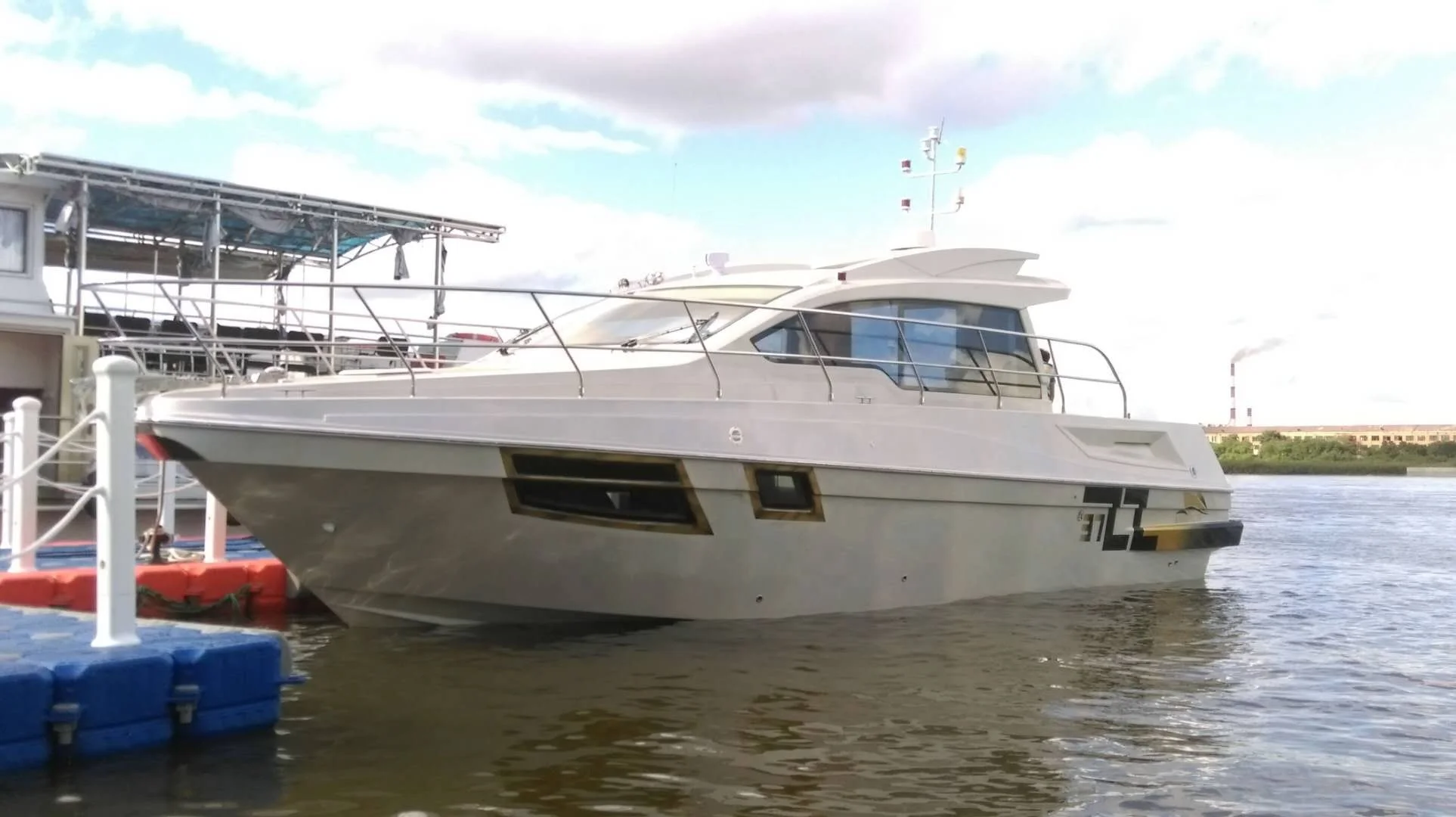 Bestyear 11.8M Fiberglass Luxury Sport Motor Yacht BY38