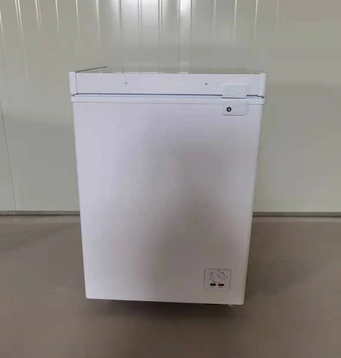 108 Liter  12V/24V DC camping home and commercial use solar refrigerator freezer