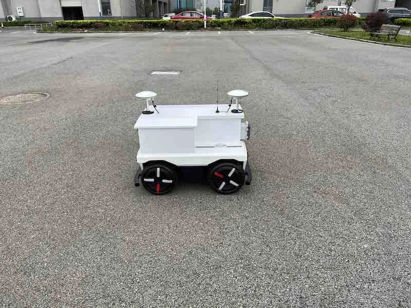 Customized outdoor security robot guard tour patrol robot with camera for commercial UGV-8