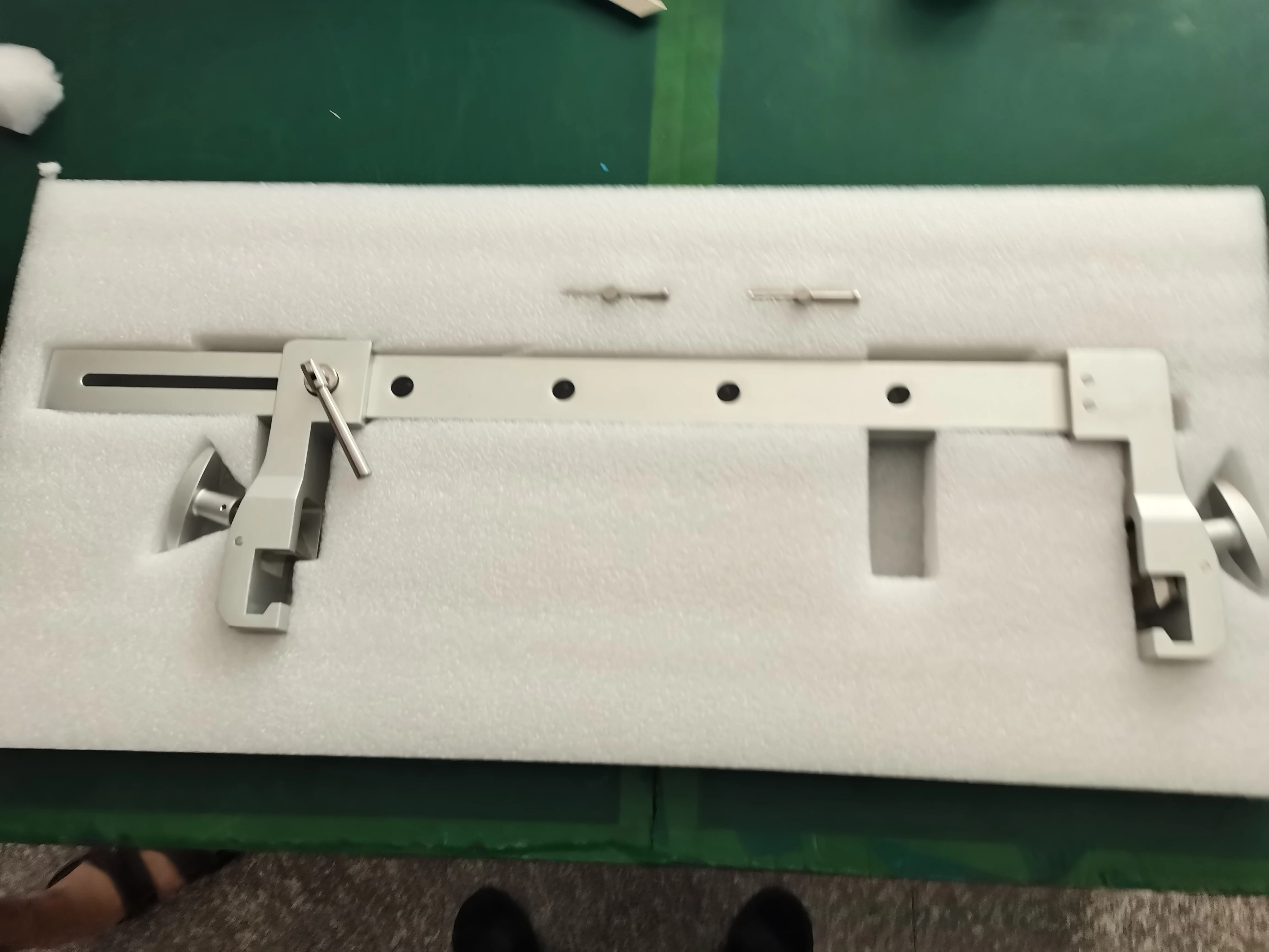 The universal attachment Head Frame Adapter A001 Mayfield to the operating table