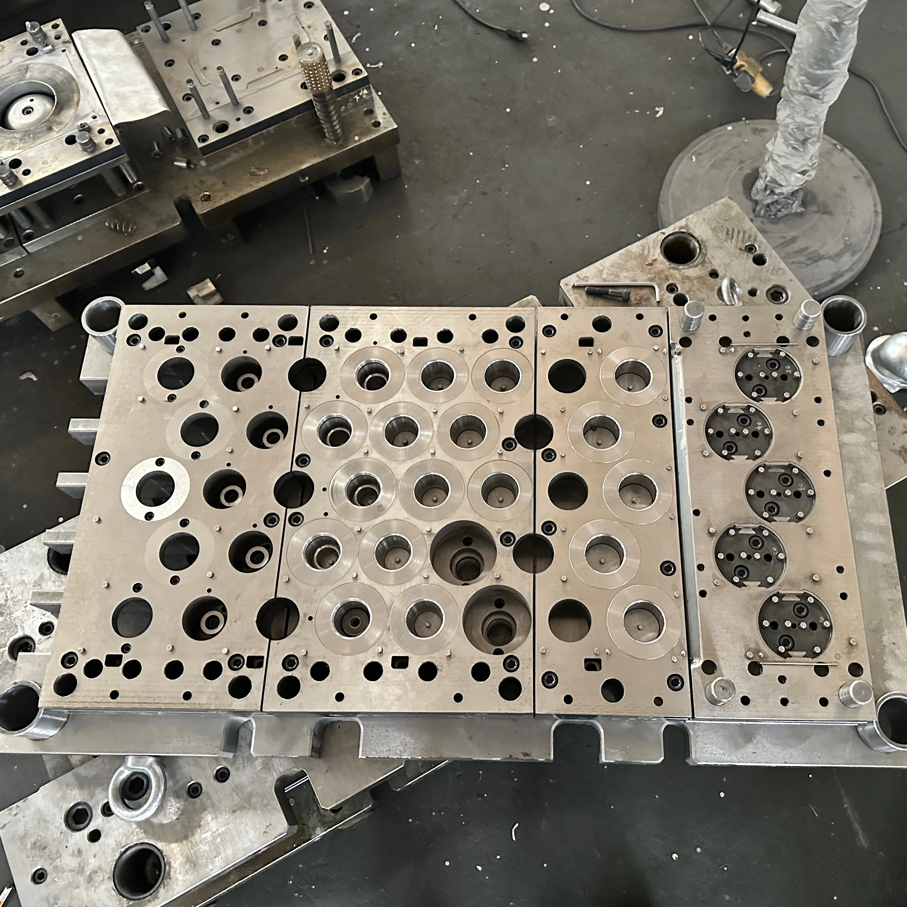 Progressive Stamping Mould And Dies Punching Mold Set For Auto Parts Stamping Dies Manufacturers